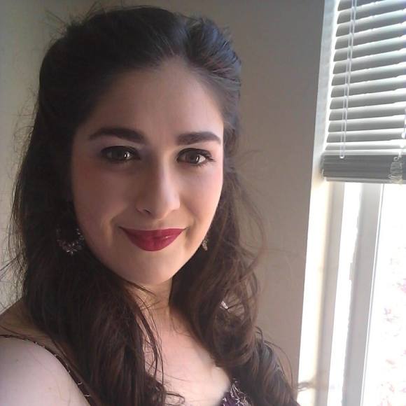 Meet your Posher, Nicole - Picture 1 of 1